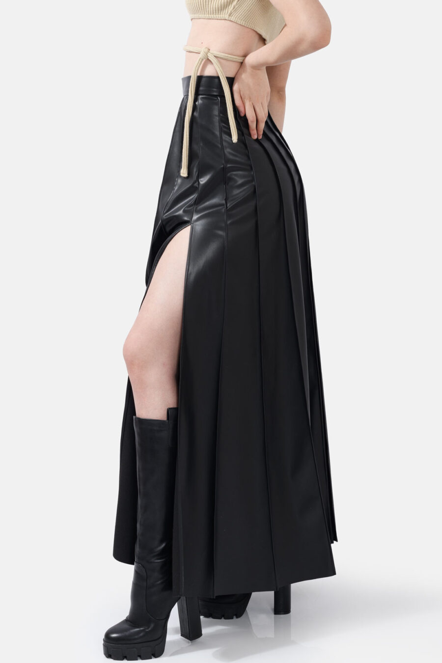 Black Pleated Vegan Leather Maxi Skirt Kargede Designer Skirt Side Avila - Solace – Pleated Black Vegan Leather Maxi Skirt